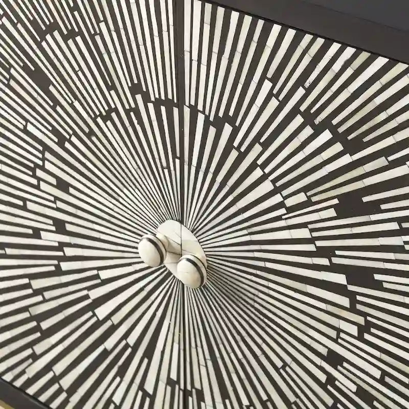 Cabinet d'appoint Art Déco à 2 portes motifs rayons de soleil | Finition ébène avec incrustations en os et résine