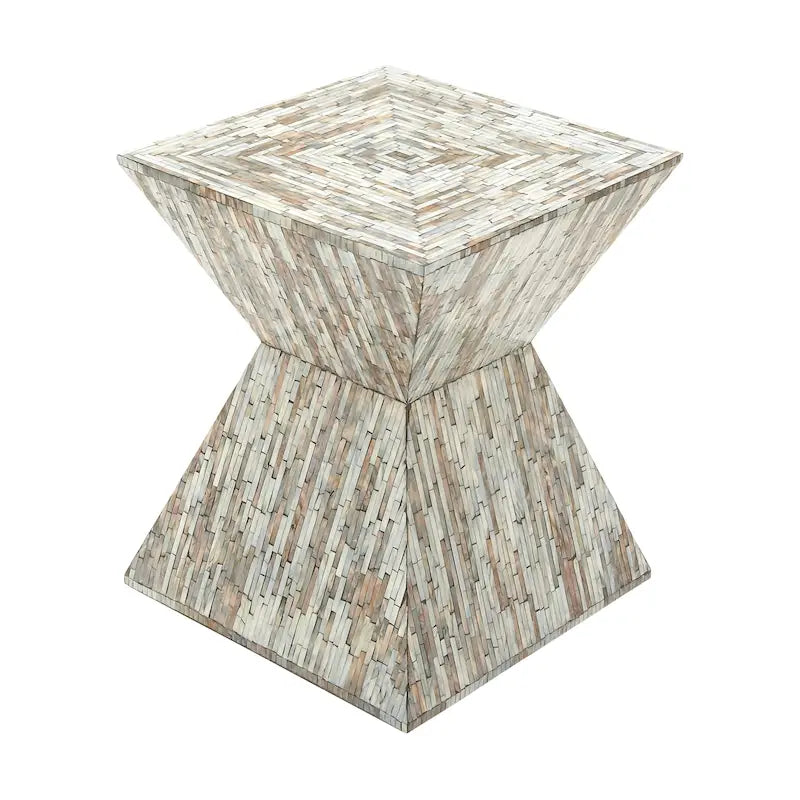 Table de chevet de style transitoire avec tiroir unique et quincaillerie en bronze huilé