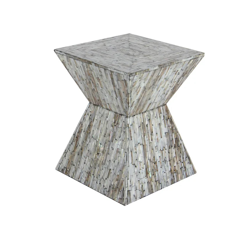 Table de chevet de style transitoire avec tiroir unique et quincaillerie en bronze huilé