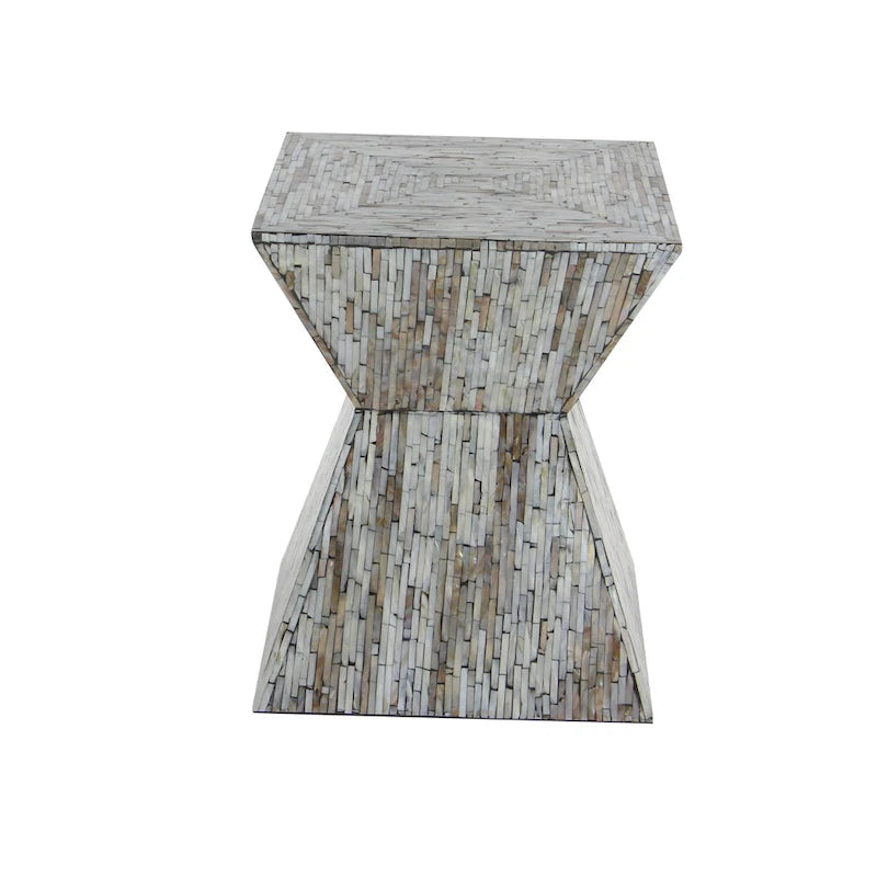 Table de chevet de style transitoire avec tiroir unique et quincaillerie en bronze huilé
